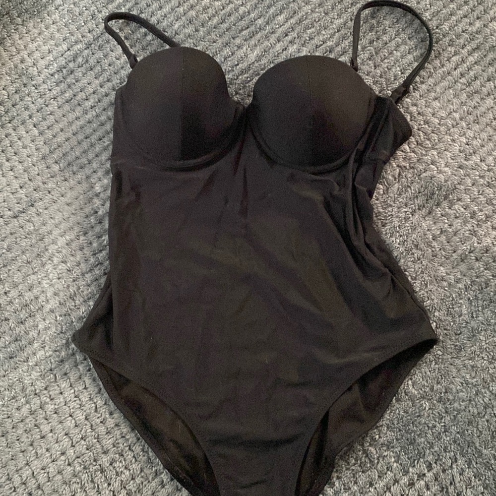 Black one piece underwire swimsuit